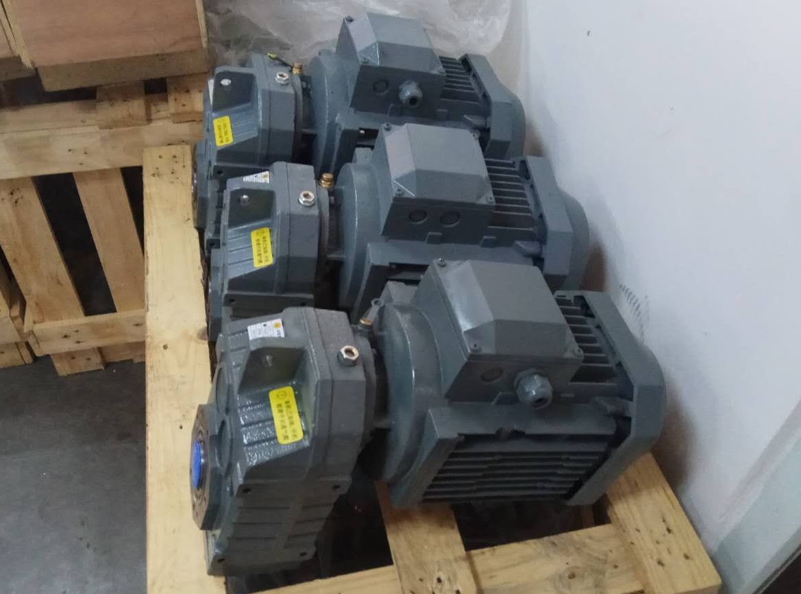 動(dòng)力頭專(zhuān)機(jī)減速機(jī),齒輪減速電機(jī),減速機(jī)F97,F97DRE80M4