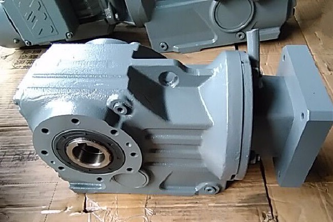 250W伺服電機(jī)減速機(jī)，帶動(dòng)2.5T噸伺服電機(jī)減速機(jī)